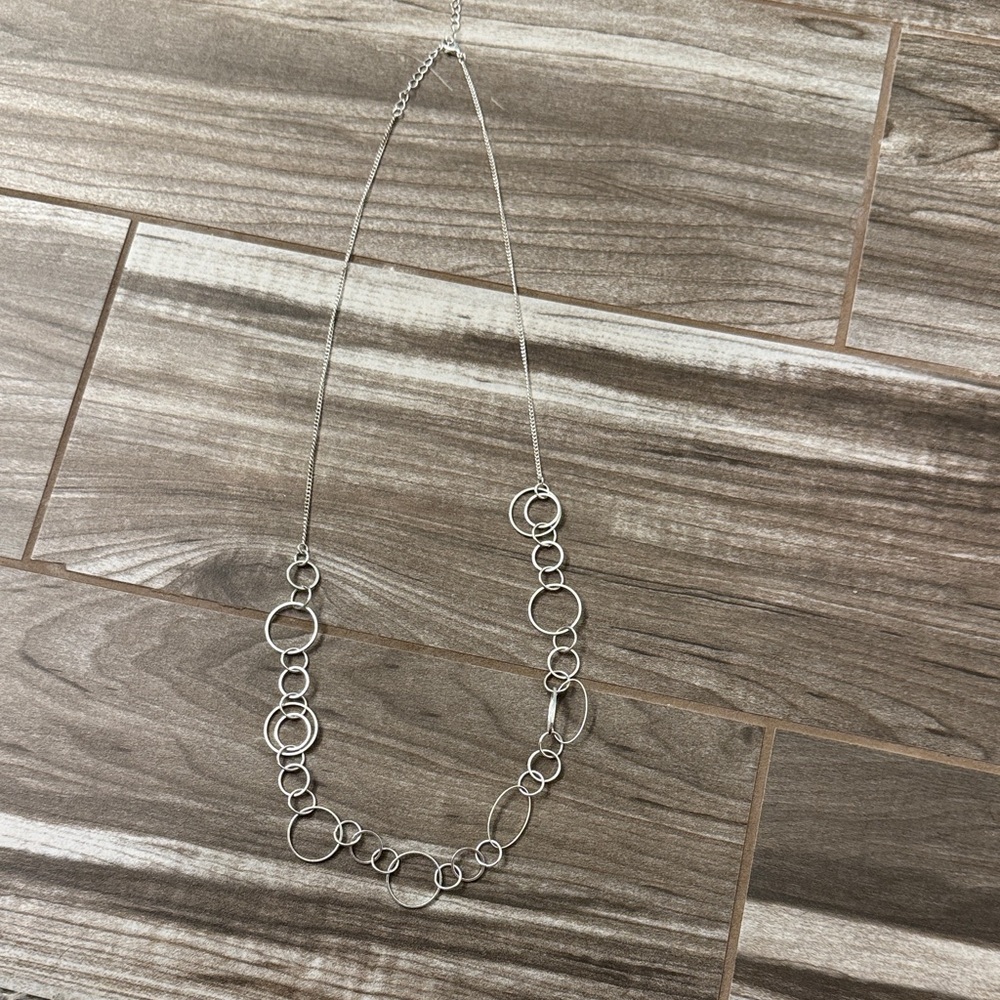 Elegant Silver Circle Necklace